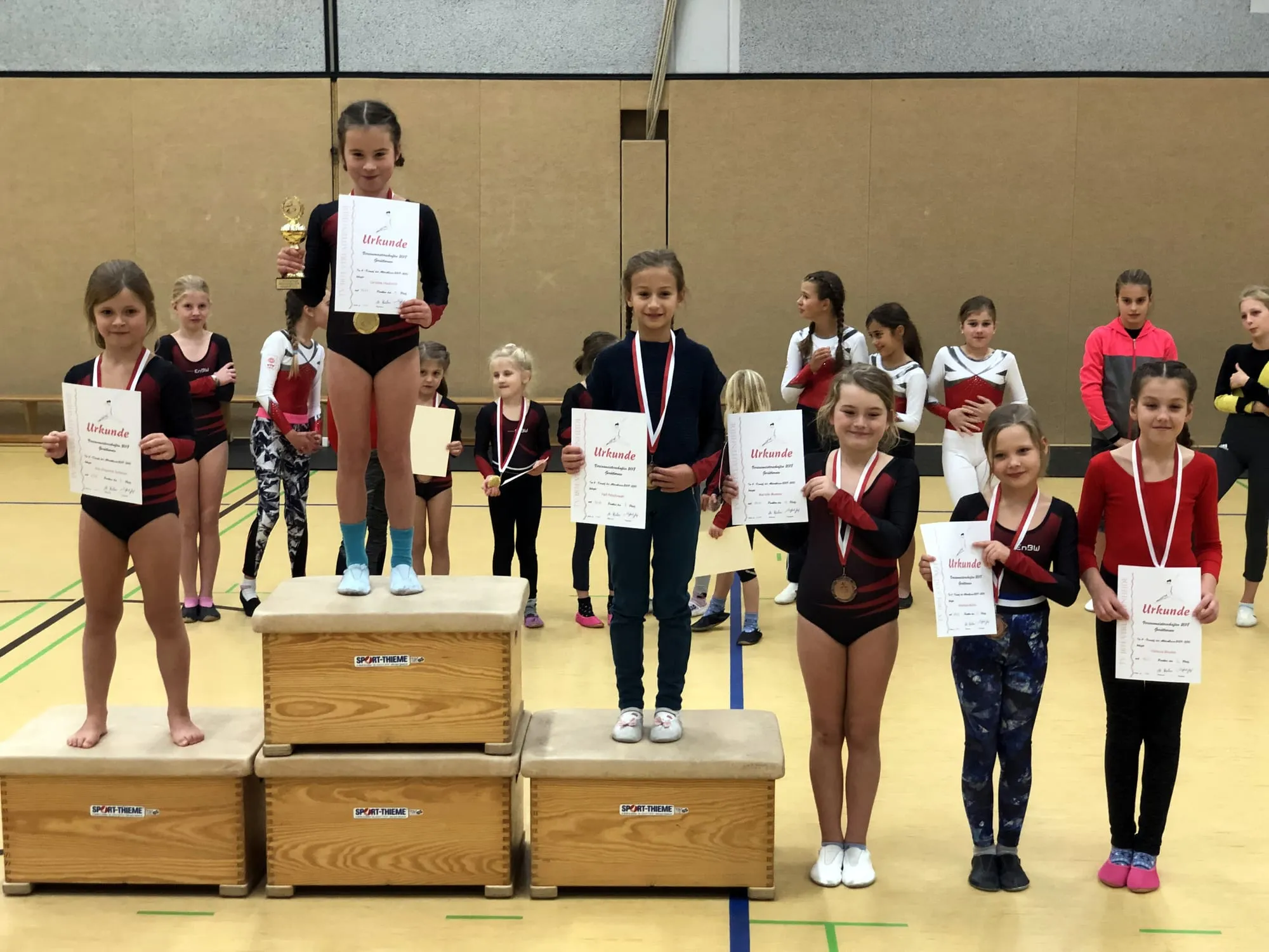 Jugend F: Caroline Haubrich, Zoe Schmied, Nell Paluchowski, Mariella Moonen, Anastasia Motov, Viktoria Blochin