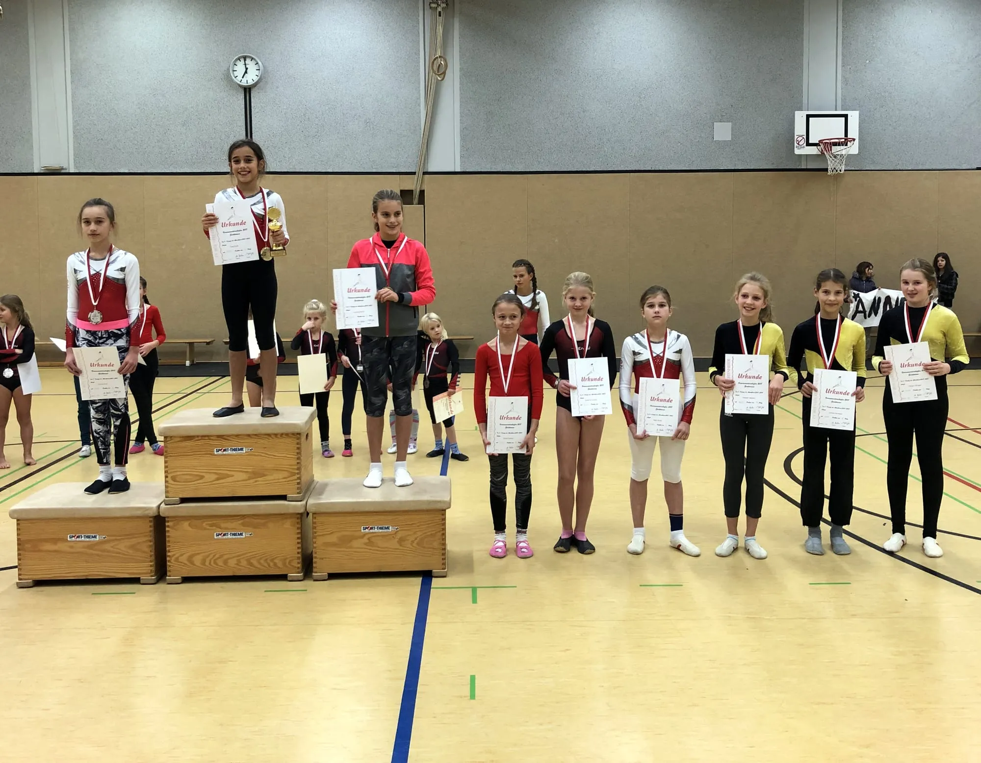 Jugend E: Ines Kuck, Carina Graf, Livia Buchholz, Estell Raimov, Annette Hardok, Nele Mund, Hanna Haaken, Lorena Hermann, Allegra Wingen